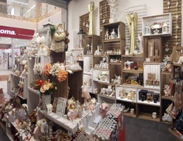 Prodejní ostrůvek a regály na dekorace od JPL